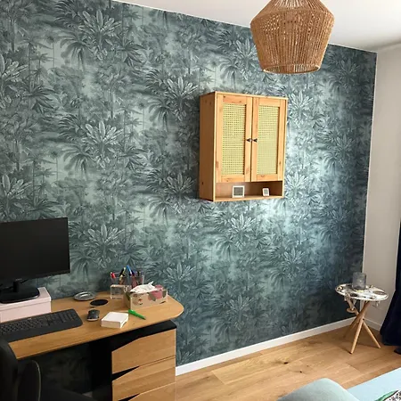 Apartment Modernes Im Sueden Von Mit Blick Ins Gruene Und Auf Fluss